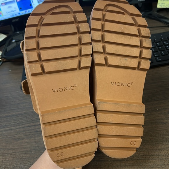 Vionic Women's Capitola Slide Sandals - Picture 3 of 5